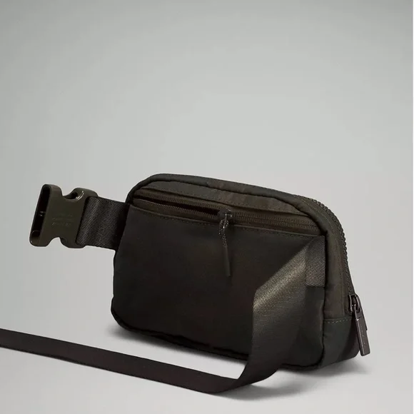 Lululemon Everywhere Belt Bag Camo Crossbody Sling Bag Nwt - Picture 4 of 6